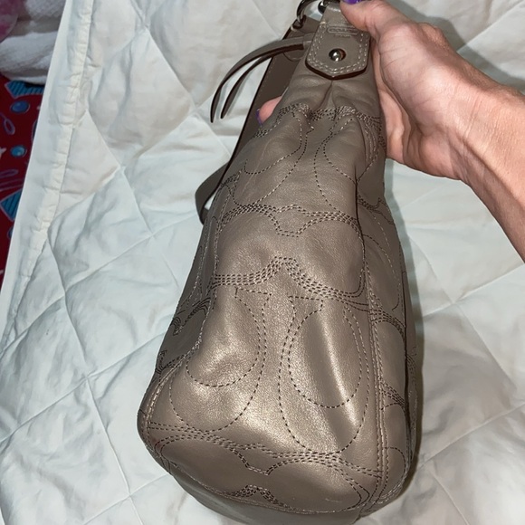 Like new Coach Y2K Signature Hobo Leather Metallic Stitched Signature F19415 - Picture 7 of 16